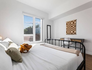 Light-Filled Artsy Stay in Little Tokyo, Walk to best Sushi Bars and Metro 2