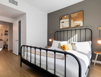 Light-Filled Artsy Stay in Little Tokyo, Walk to best Sushi Bars and Metro 3