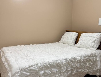 Private and cozy apartment near Pearson International AirPort in Mississauga. 2