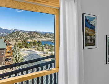 Estes Park Condo w/Hot Tub & Lake Views Near RMNP 4