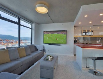The Cordovan | Glass-Wrapped Skyline Views 3