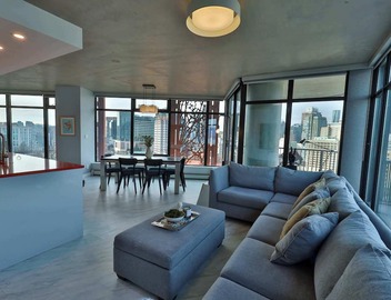 The Cordovan | Glass-Wrapped Skyline Views 4