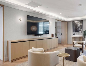 Urban Condo, City Views & Prime Location 4