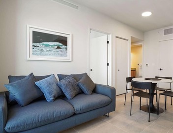 Urban Condo, City Views & Prime Location 3