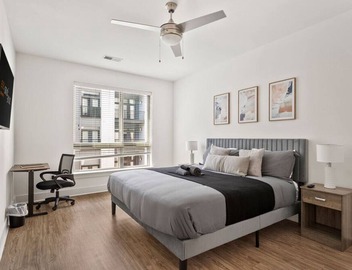 Uptown Escape - Free Parking, Pool, Walkable 2