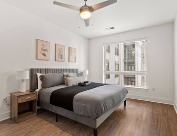 Uptown Escape - Free Parking, Pool, Walkable 4