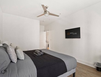 Uptown Escape - Free Parking, Pool, Walkable 4