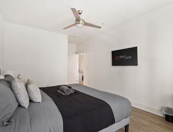 Uptown Escape - Free Parking, Pool, Walkable 3