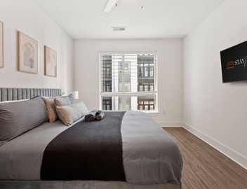 Uptown Escape - Free Parking, Pool, Walkable 5