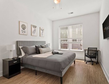 Carolina Charm - Free Parking, Pool, Gym 2