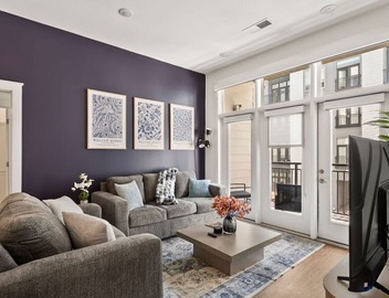 Carolina Charm - Free Parking, Pool, Gym 2