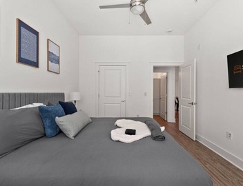 Carolina Charm - Free Parking, Pool, Gym 4