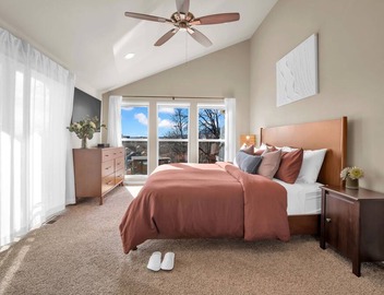 NEW Central 2BR/2.5BA w/Sauna, Walk to Pearl St 3