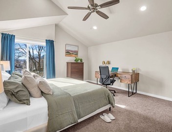 NEW Central 2BR/2.5BA w/Sauna, Walk to Pearl St 4