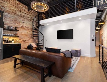 Luxury TC Loft: Historic Condo! 4
