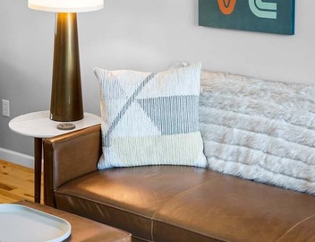 Midcentury Getaway: Walk to Everything! 2