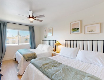 Fully remodeled condo near Fashion Square with pool, fireplace, patio, streaming 4