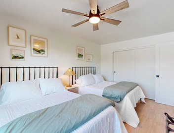 Fully remodeled condo near Fashion Square with pool, fireplace, patio, streaming 5