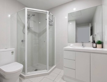 Bright 2-Bed Apartment with Balcony & Garage 2