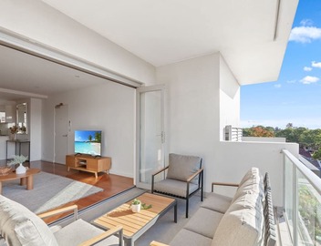 Bright 2-Bed Apartment with Balcony & Garage 2