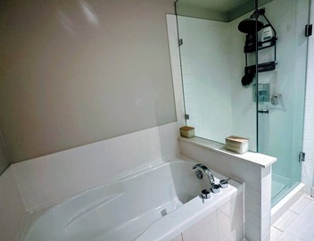 Yaletown 2BR/2BA luxury apartment in downtown Vancouver - next to MAJOR INTERNATIONAL SPORTING EVENT games 3