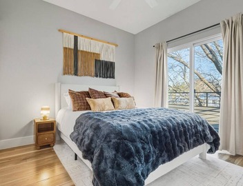 Modern East Austin Home-1 King Room-Game Room 4