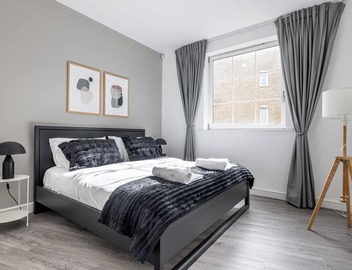 Luxury 2 Bedroom Apartment near London Bridge Sleeps 6 Tube Across Street 3
