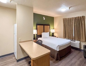 1 Queen Bed | Non-Smoking, Micfridge, Sofa-Bed 5