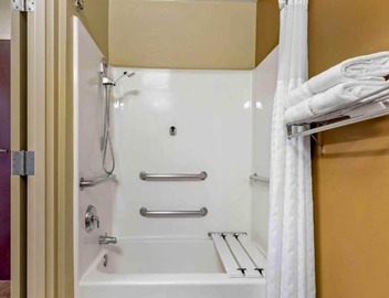 1 Queen Bed | Non-Smoking, Micfridge, Sofa-Bed 3