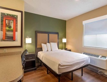 1 Queen Bed | Non-Smoking, Micfridge, Sofa-Bed 5