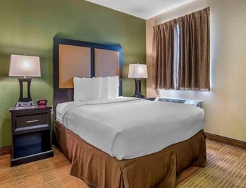 1 Queen Bed | Non-Smoking, Micfridge, Sofa-Bed 4