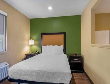 1 Queen Bed | Non-Smoking, Micfridge, Sofa-Bed 2