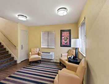 1 Queen Bed | Non-Smoking, Micfridge, Sofa-Bed 3