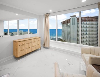 Spacious 6-bedroom luxury condo at Emerald Coast with resort amenities 3