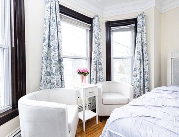 Historic Brownstone Elegance: Blue Colonial Suite 3