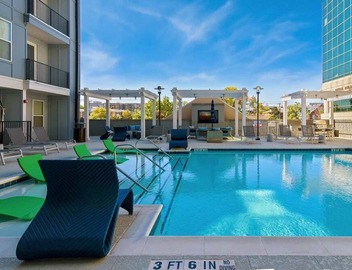 Boulevard Stays Midtown 1BR Pool, Gym, Parking 05 5