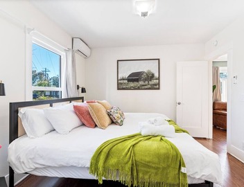 Comfortable, easy access, prime location, King-size bed! 5