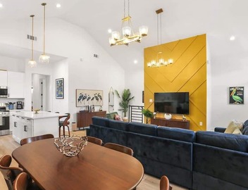 New! Spacious Uptown HangOut - 3 Bed, 3 Bath 2