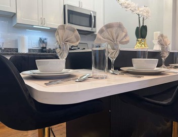 3BR Executive Suite: Extended,Relocation & Renovation Stays Pet-Friendly 4