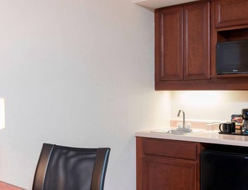 Enjoy A Clean & Quiet Suite w/Kitchenette & Pool | Minutes from O'Hare Airport 2
