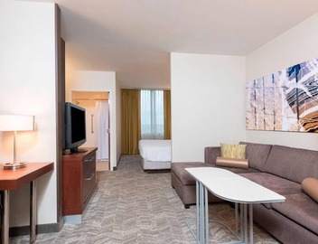 Enjoy A Clean & Quiet Suite w/Kitchenette & Pool | Minutes from O'Hare Airport 3