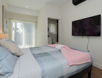 Newly Renovated 4B4B Suite in Central Los Angeles 5