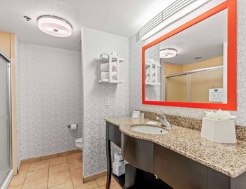 Near Riverdale Golf | Pool + Free Breakfast 2