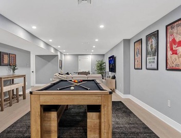 Boston-Harvard Mansion Sleeps 14 w/Spacious Game Room and Spa Bath 2