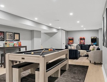 Ultimate Cambridge Mansion Sleeps 14 with Spa Bath, HUGE Game Room & 2 Parking 2