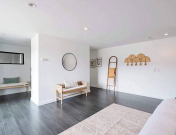 Chic Inner City Pad w/Balcony | Walk Everywhere! 3