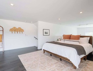 Chic Inner City Pad w/Balcony | Walk Everywhere! 5