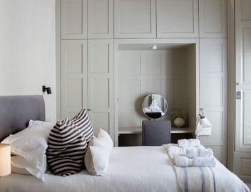 Stylish Georgian Main Door Apartment 4
