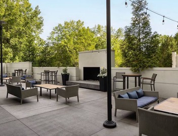 Modern King Bed Suite with Living Area Close to Major Attractions in Atlanta 4