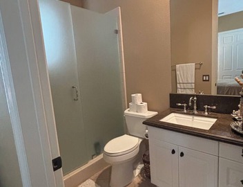 Spacious 4-bedroom house in excellent Santa Clarita with AC 4